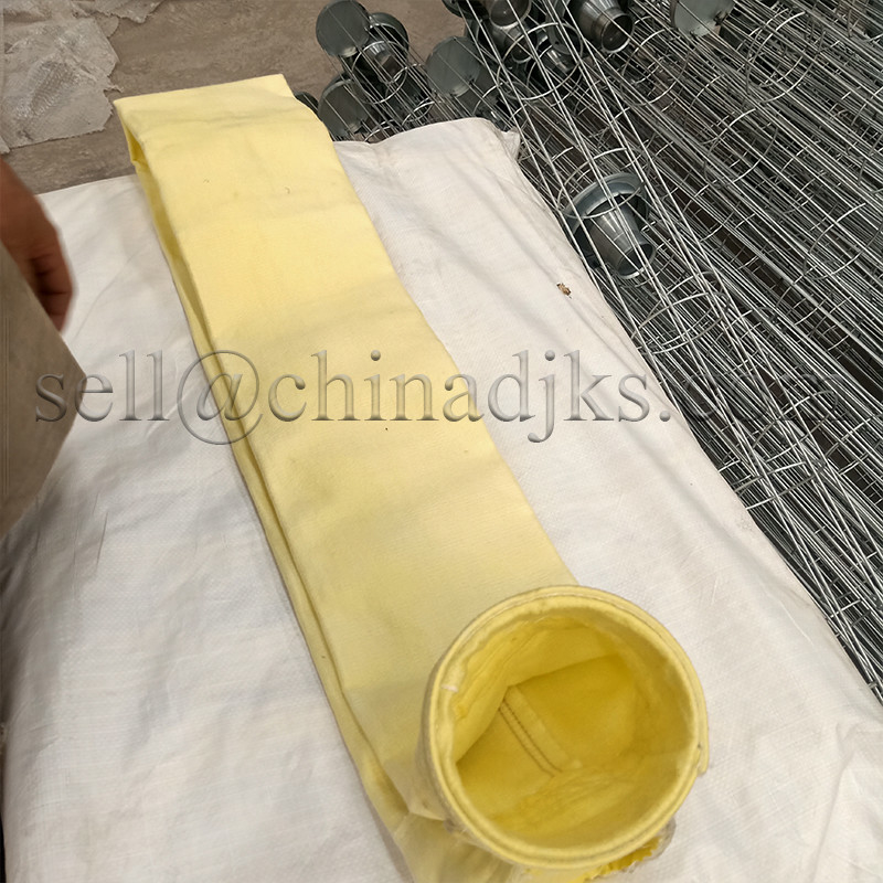 sachet filtre de la poussière de 133*2000mm pour la résistance de haute température d'usine d'incinération