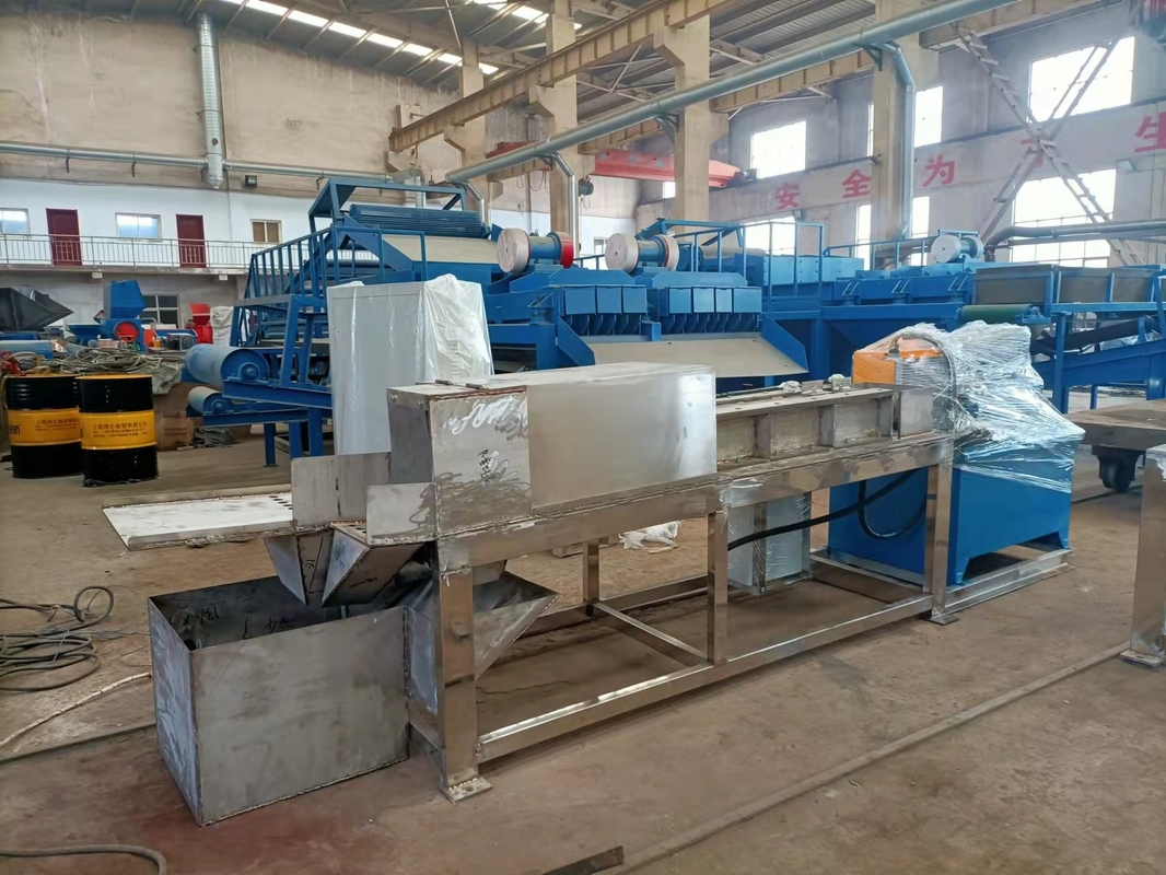 L'usine de traitement des déchets de 5 t/h, ligne de production de rupture et de séparation des batteries au plomb